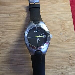 Vintage DKNY Solid Stainless Watch With Rubber Band Ny-5003